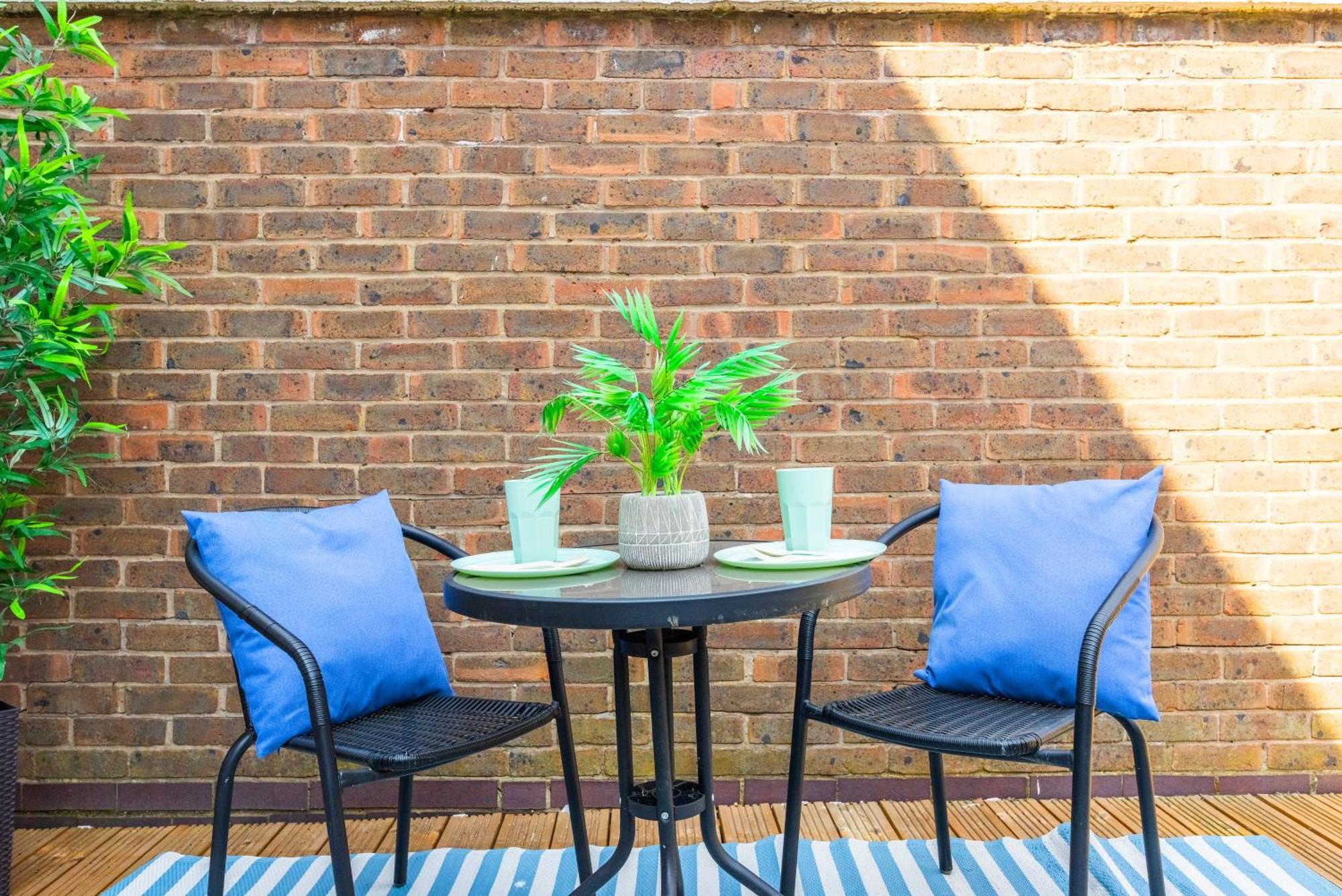 Сasa de vacaciones Stylish 2 Bedroom With Garden Free Parking Smart Tvs Close To Thames Riverside And Canary Wharf Londres